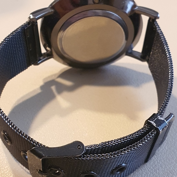 10/$20 Black Stainless Steel Mesh Men's Watch - Picture 3 of 4